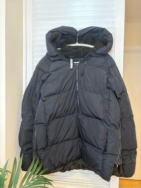 Fabletics Black Hooded Puffer Jacket Size M